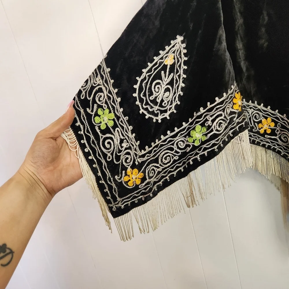 Vintage Black Velvet Fringe Poncho Scarf Embroidered Boho Western Womens 70s 90s - Picture 4 of 12